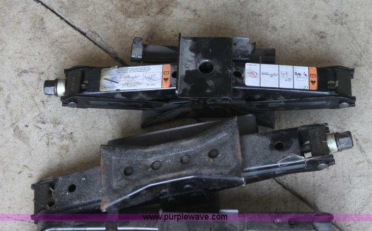 image for item G4671 (5) car scissor jacks