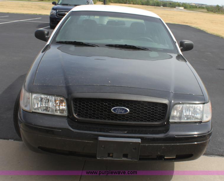image for item G4672 2008 Ford Crown Victoria Police Interceptor