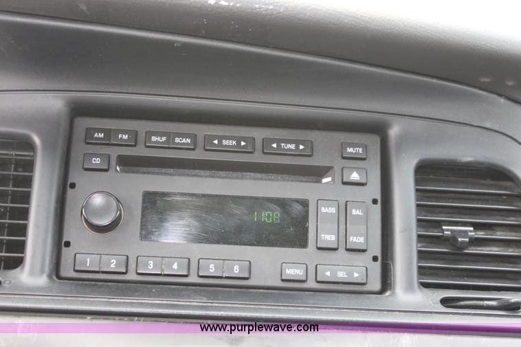 image for item G4672 2008 Ford Crown Victoria Police Interceptor