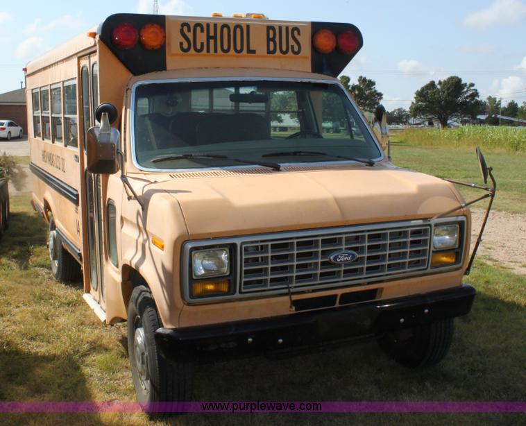 image for item G4690 1991 Ford E350 Collins school bus