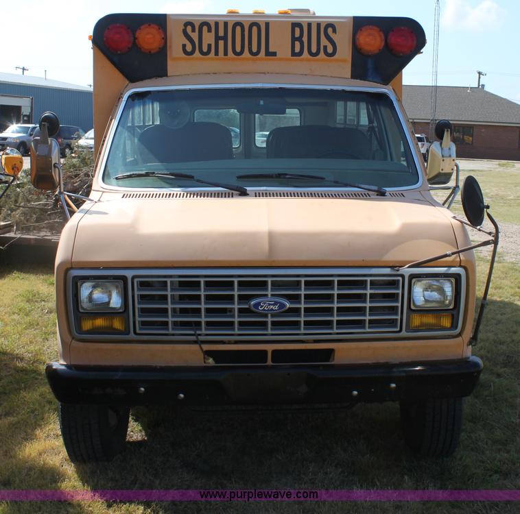 image for item G4690 1991 Ford E350 Collins school bus