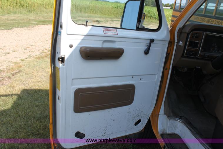 image for item G4690 1991 Ford E350 Collins school bus