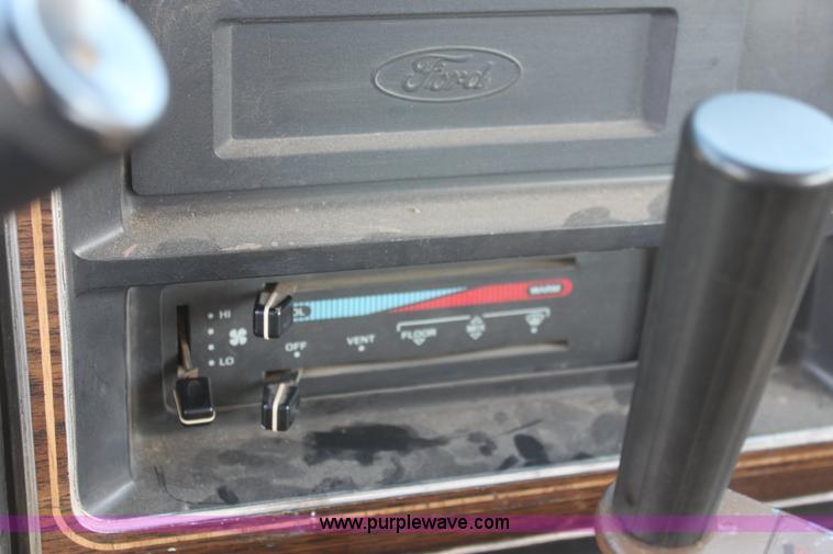 image for item G4690 1991 Ford E350 Collins school bus