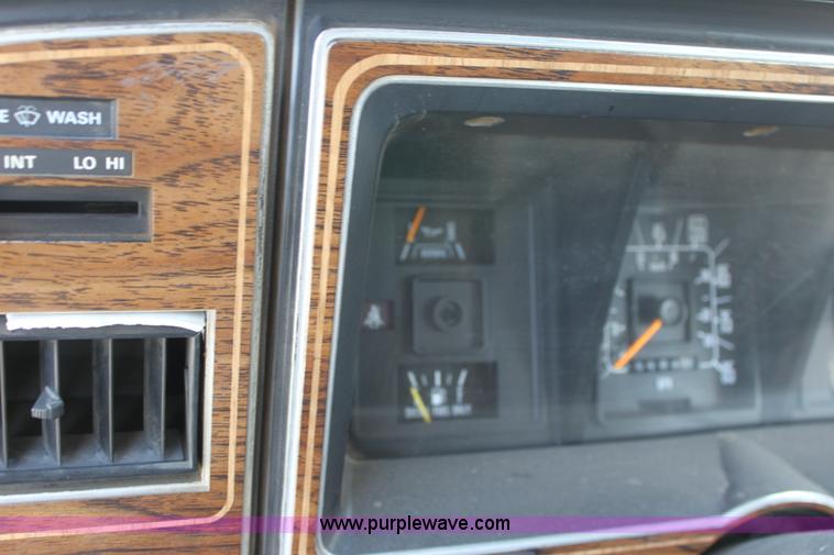 image for item G4690 1991 Ford E350 Collins school bus