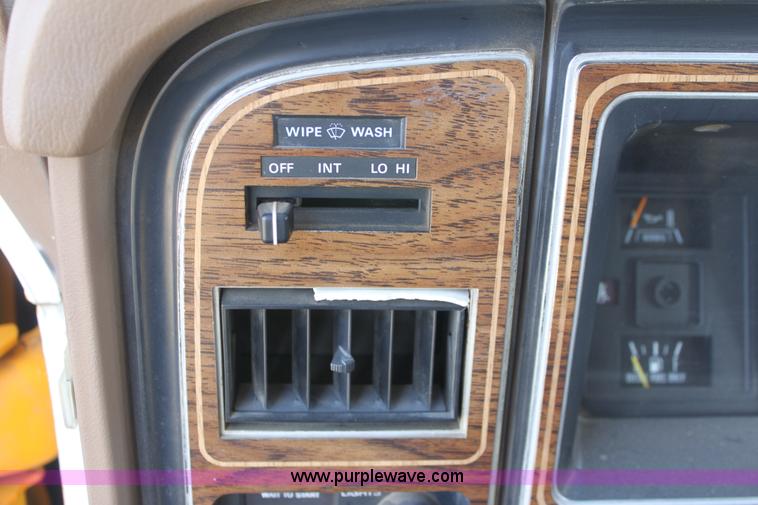 image for item G4690 1991 Ford E350 Collins school bus