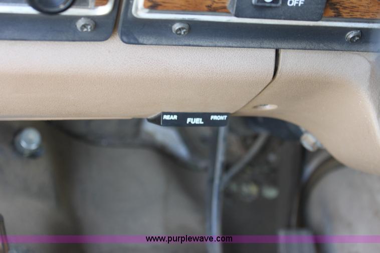 image for item G4690 1991 Ford E350 Collins school bus