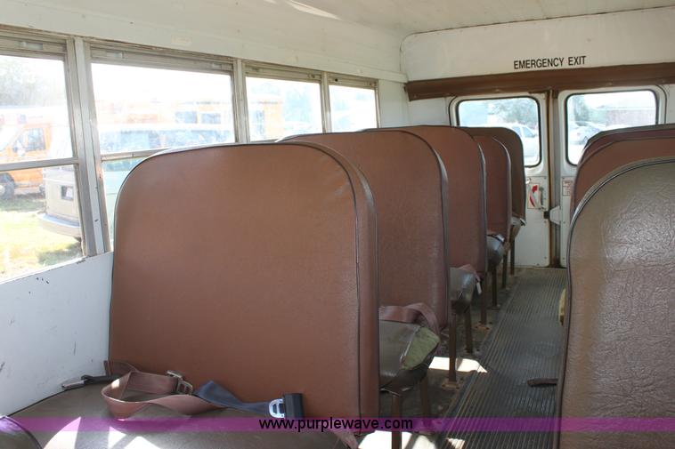 image for item G4690 1991 Ford E350 Collins school bus