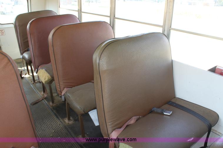 image for item G4690 1991 Ford E350 Collins school bus