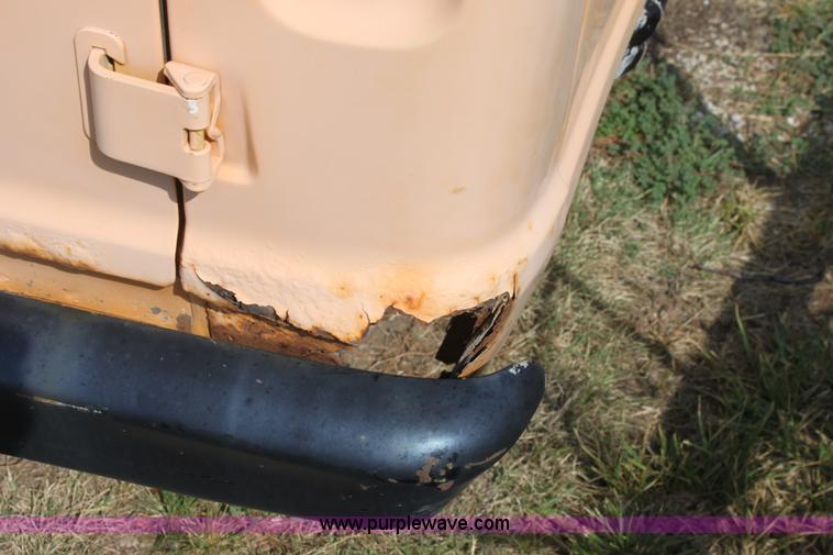 image for item G4690 1991 Ford E350 Collins school bus