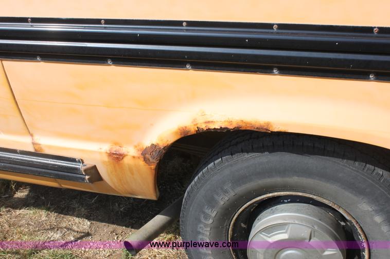 image for item G4690 1991 Ford E350 Collins school bus