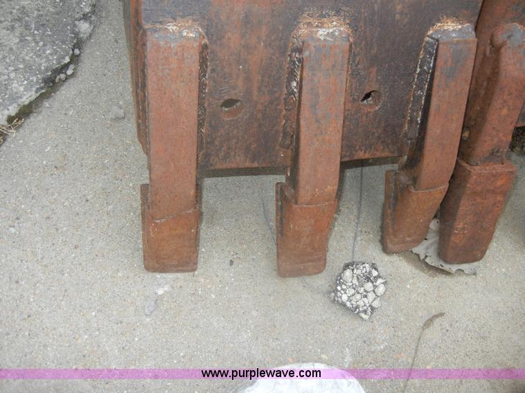 image for item M9723 Backhoe bucket attachment