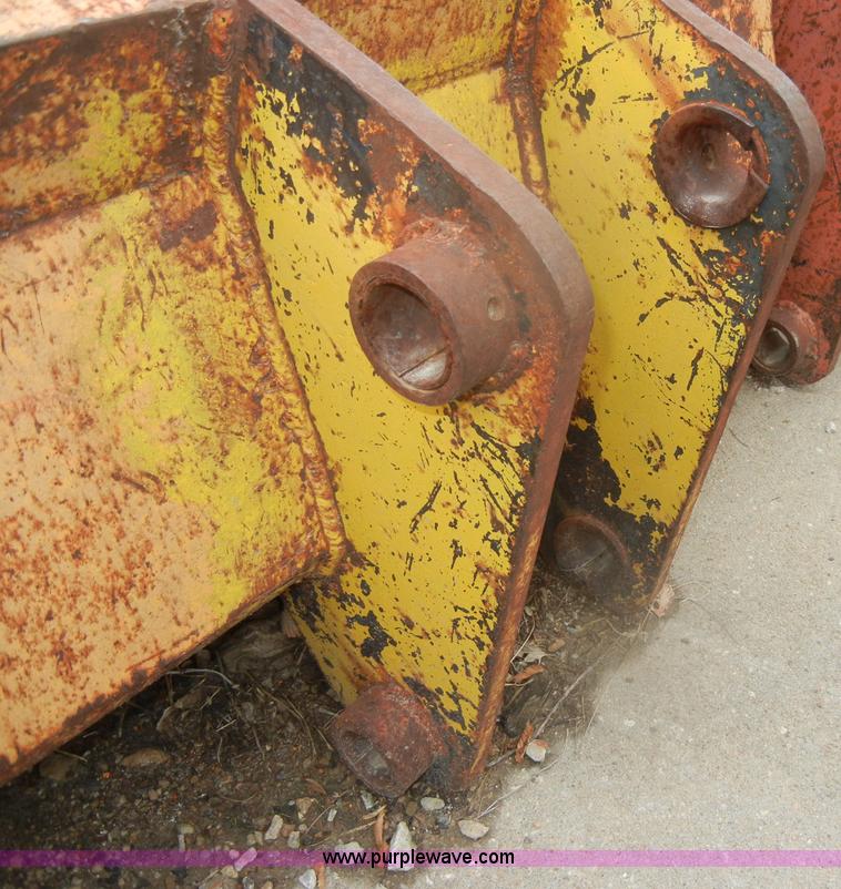 image for item M9724 Backhoe bucket attachment