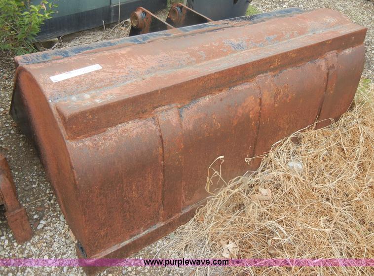 image for item M9725 Backhoe bucket attachment