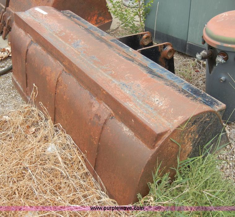 image for item M9725 Backhoe bucket attachment