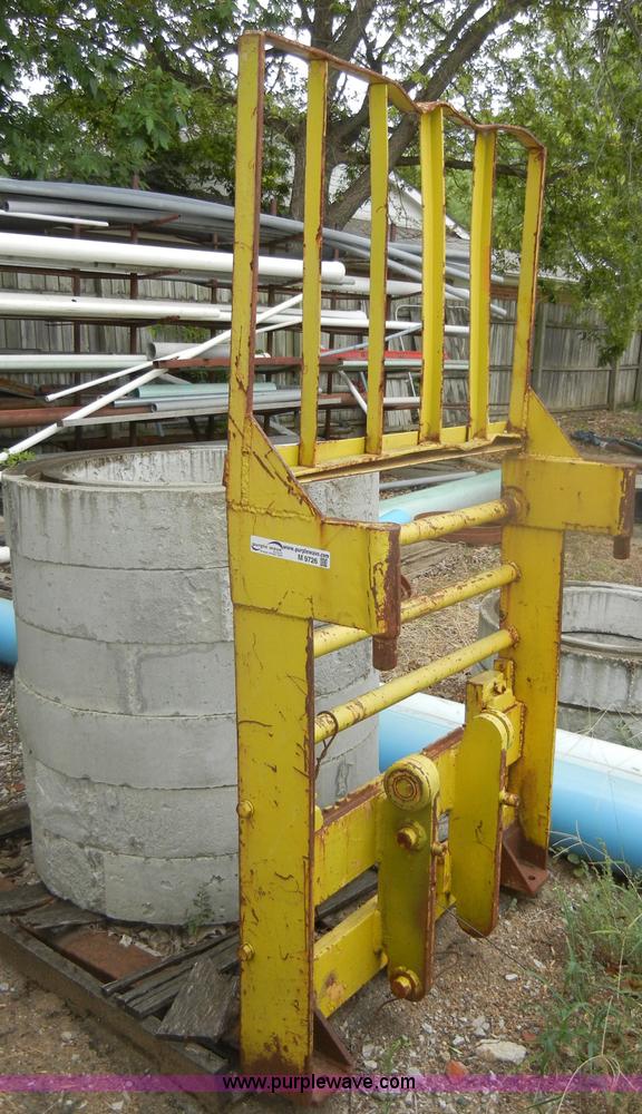 image for item M9726 Backhoe fork attachment