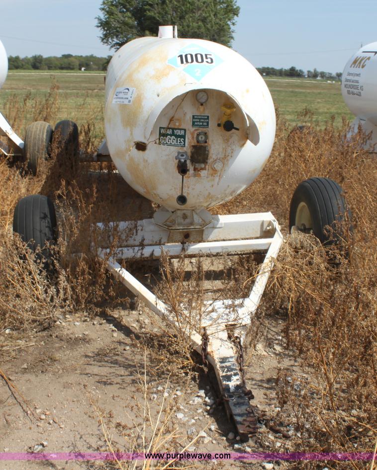image for item A7371 1,000 gallon anhydrous ammonia tank