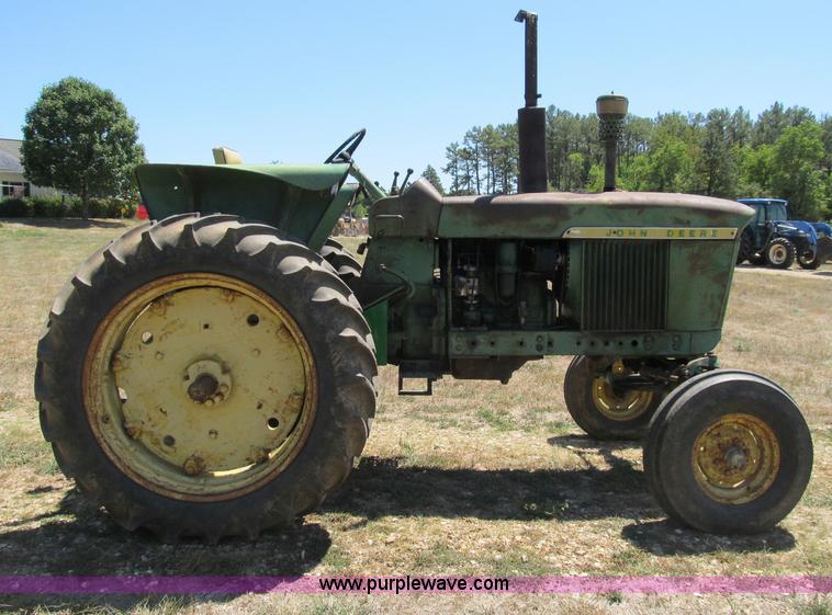 image for item B2832 1961 John Deere 3010 tractor