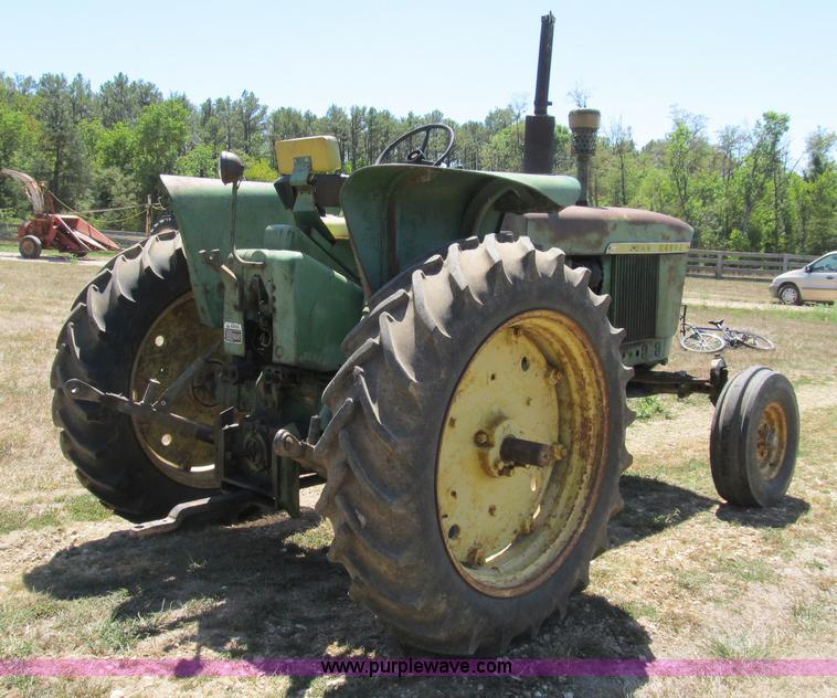 image for item B2832 1961 John Deere 3010 tractor