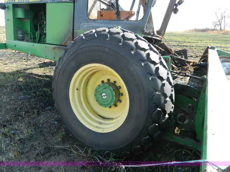 image for item B3852 John Deere 3830 swather