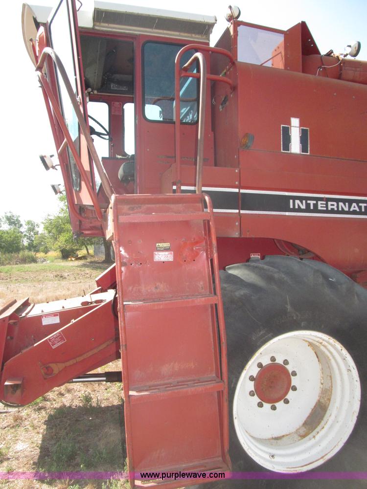 image for item B5208 1980 International 1460 Axial-Flo combine