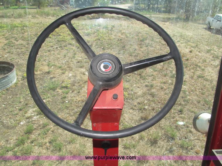 image for item B5208 1980 International 1460 Axial-Flo combine