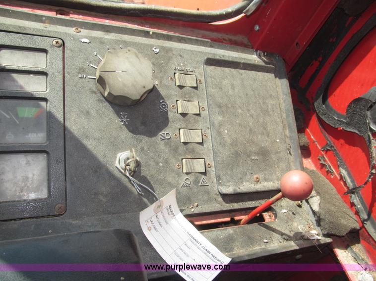 image for item B5208 1980 International 1460 Axial-Flo combine