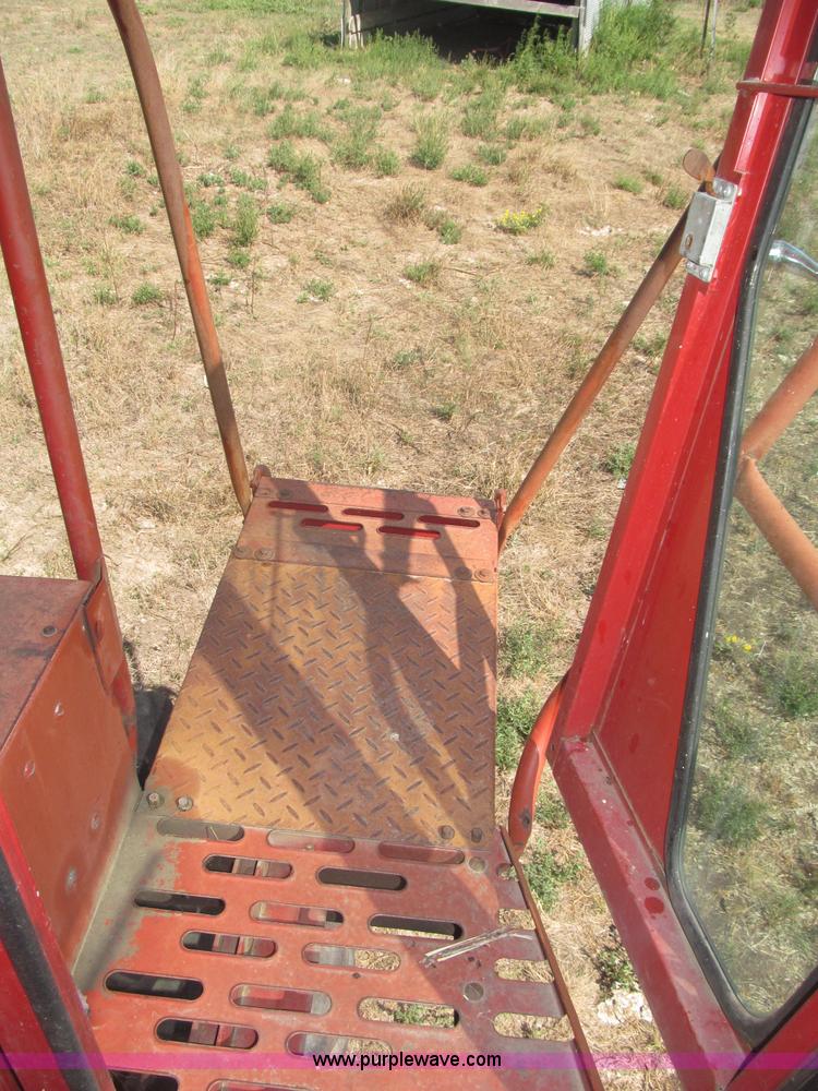 image for item B5208 1980 International 1460 Axial-Flo combine