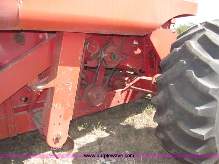 image for item B5208 1980 International 1460 Axial-Flo combine