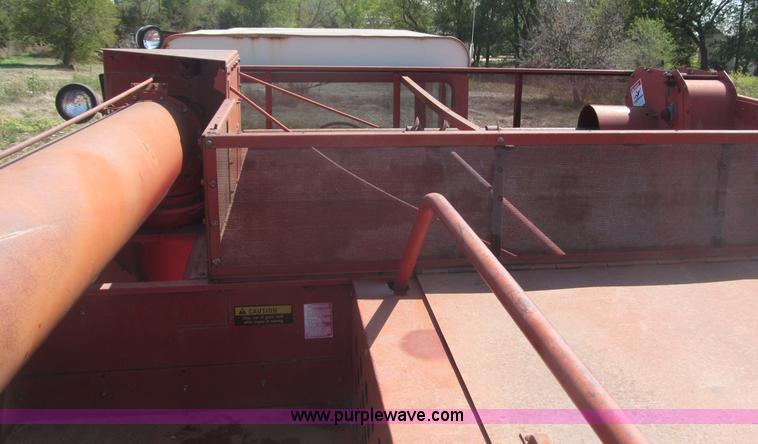 image for item B5208 1980 International 1460 Axial-Flo combine