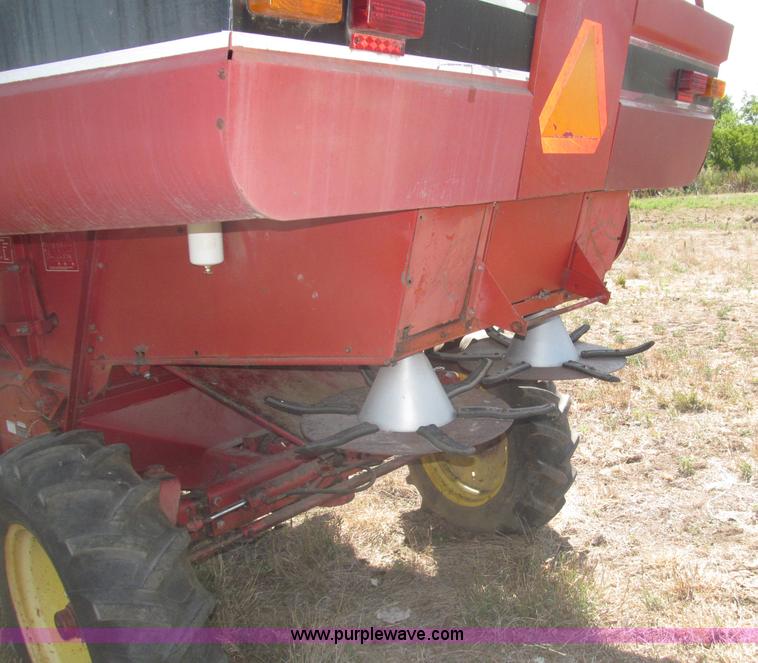 image for item B5208 1980 International 1460 Axial-Flo combine