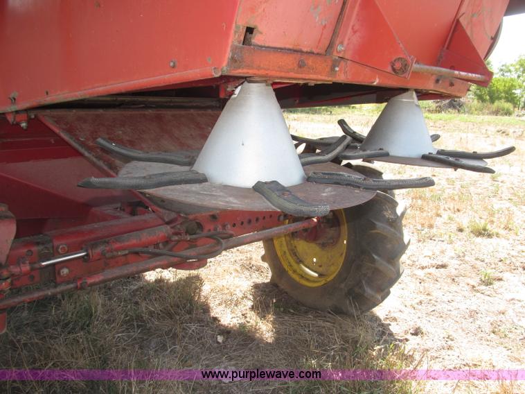 image for item B5208 1980 International 1460 Axial-Flo combine