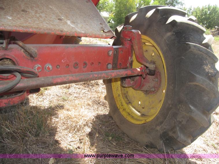 image for item B5208 1980 International 1460 Axial-Flo combine