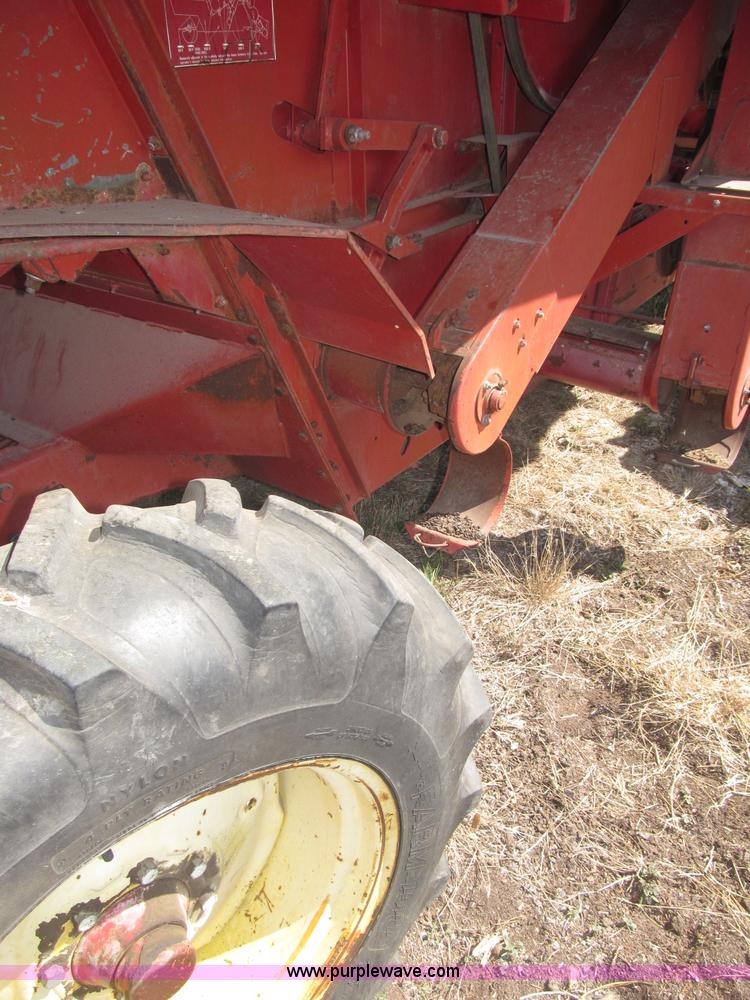 image for item B5208 1980 International 1460 Axial-Flo combine