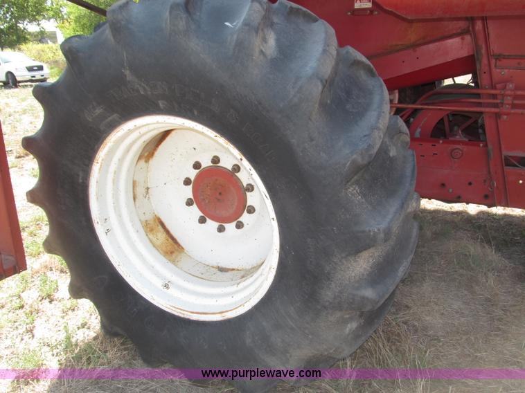 image for item B5208 1980 International 1460 Axial-Flo combine