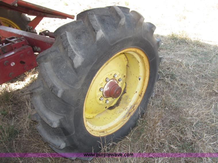 image for item B5208 1980 International 1460 Axial-Flo combine