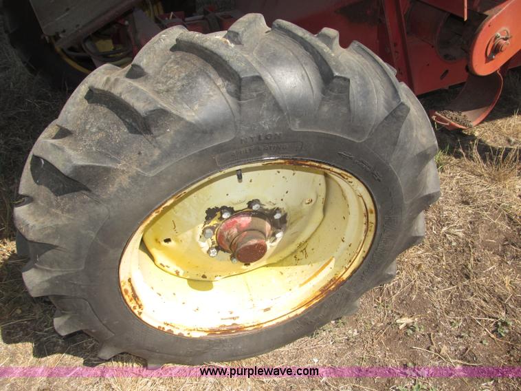 image for item B5208 1980 International 1460 Axial-Flo combine