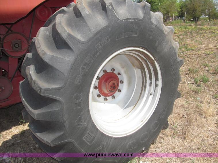 image for item B5208 1980 International 1460 Axial-Flo combine