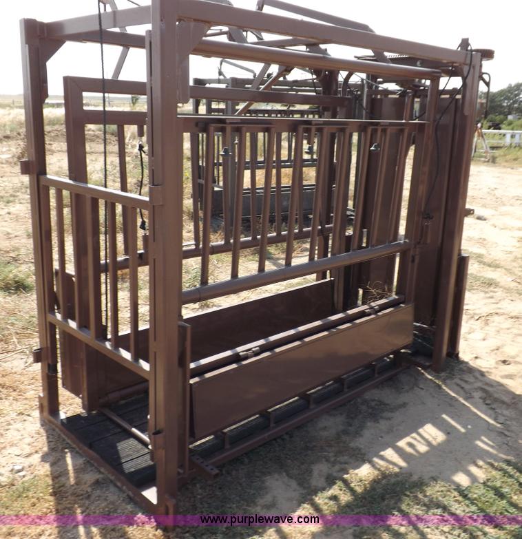 image for item B7477 Blattner cattle squeeze chute