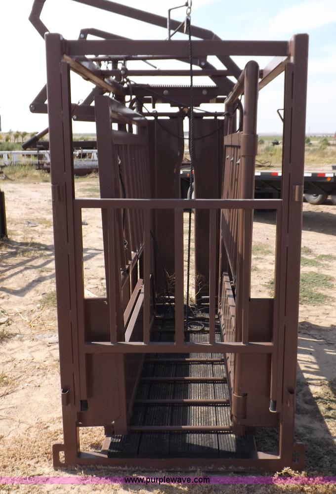 image for item B7477 Blattner cattle squeeze chute