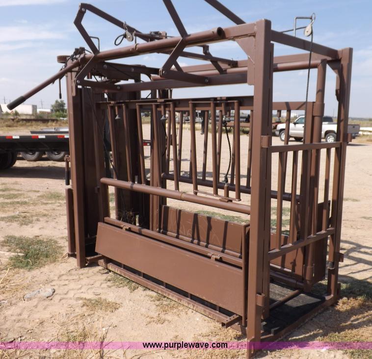 image for item B7477 Blattner cattle squeeze chute
