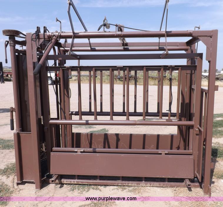 image for item B7477 Blattner cattle squeeze chute