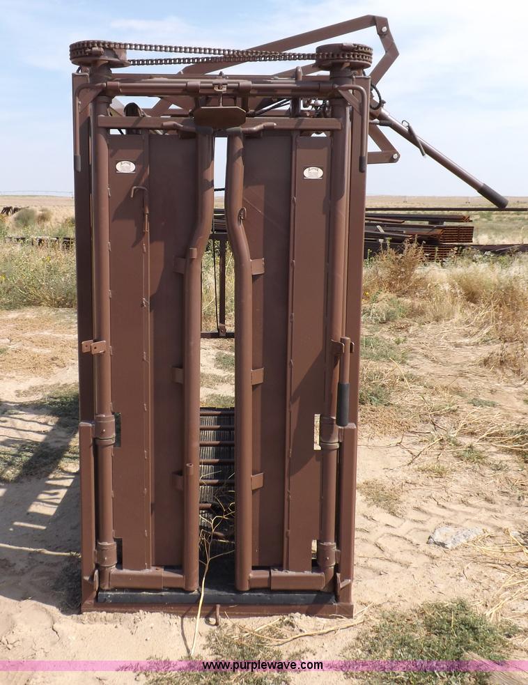image for item B7477 Blattner cattle squeeze chute