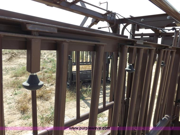 image for item B7477 Blattner cattle squeeze chute