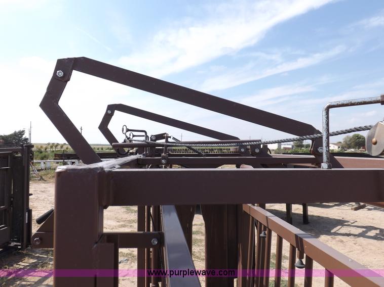 image for item B7477 Blattner cattle squeeze chute