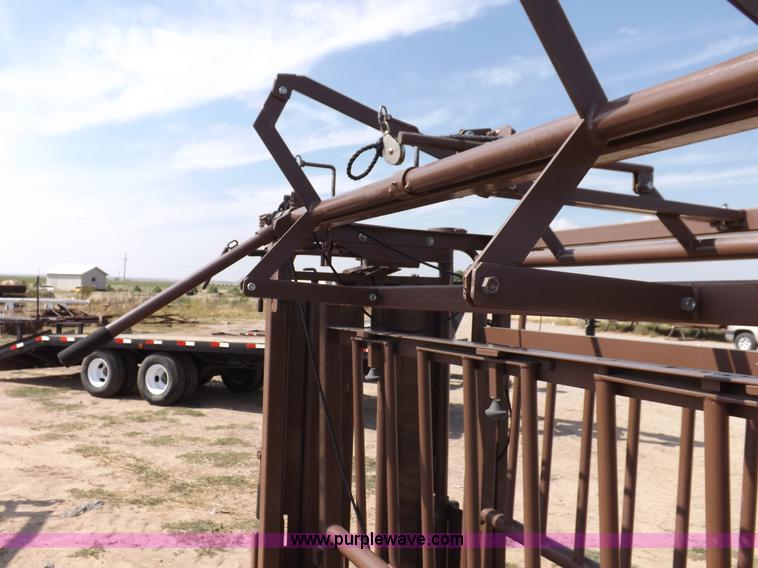 image for item B7477 Blattner cattle squeeze chute