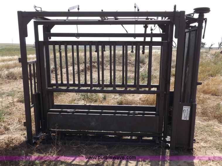 image for item B7478 Blattner cattle squeeze chute