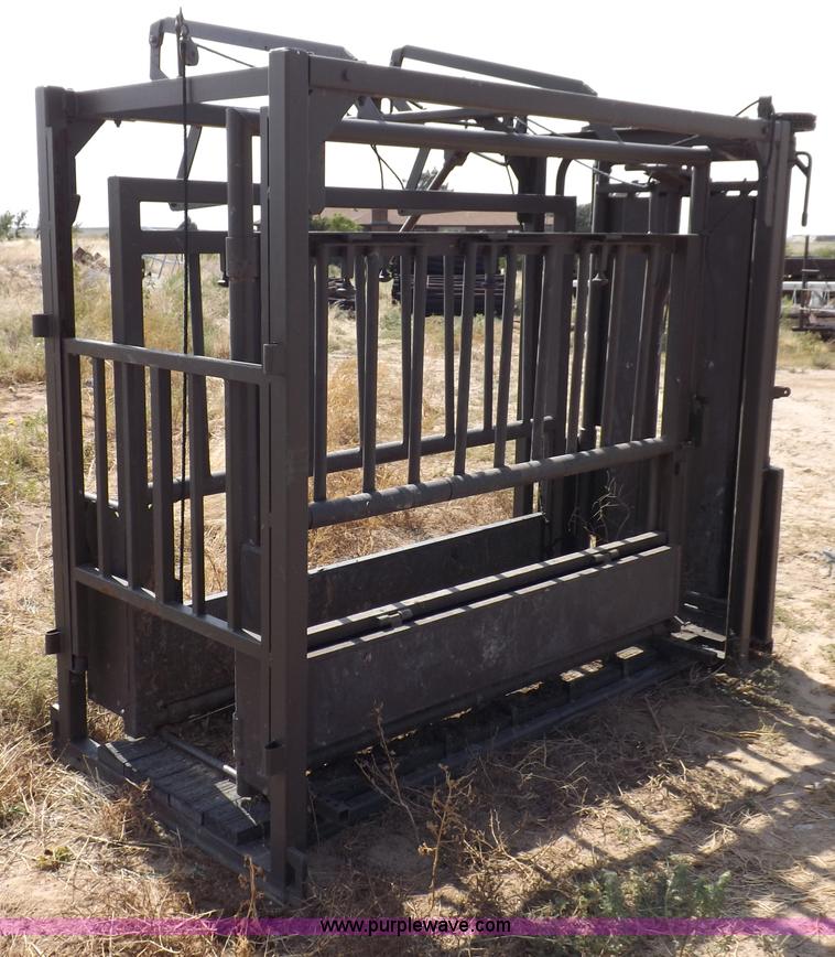 image for item B7478 Blattner cattle squeeze chute
