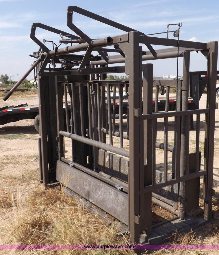 image for item B7478 Blattner cattle squeeze chute