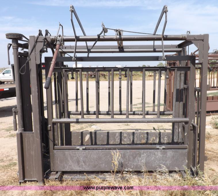 image for item B7478 Blattner cattle squeeze chute