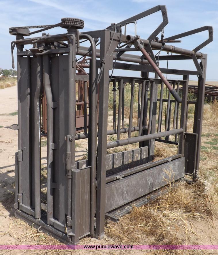 image for item B7478 Blattner cattle squeeze chute